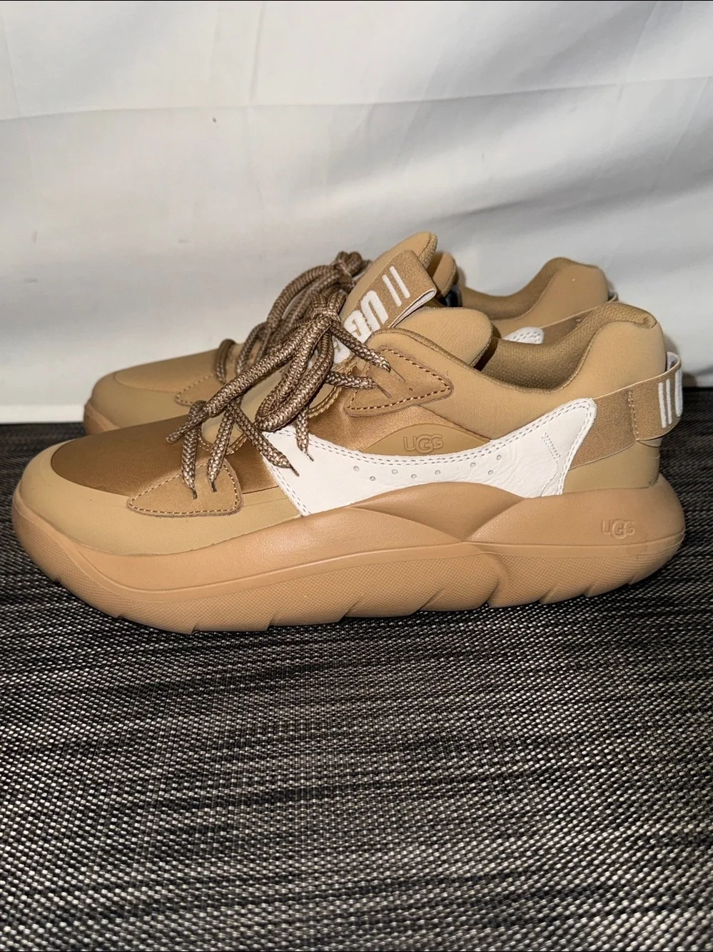 UGG La Cloud Lace sneakers